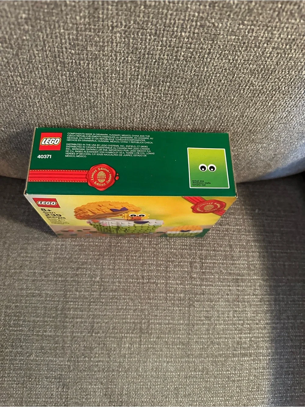 LEGO Green and Orange Chick Brick Box with Colorful Studs 40371